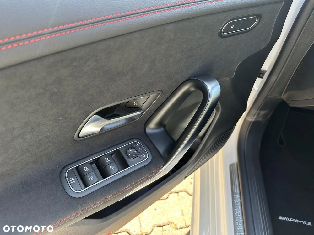 Mercedes-Benz CLA 180 AMG Line 7G-DCT - 16