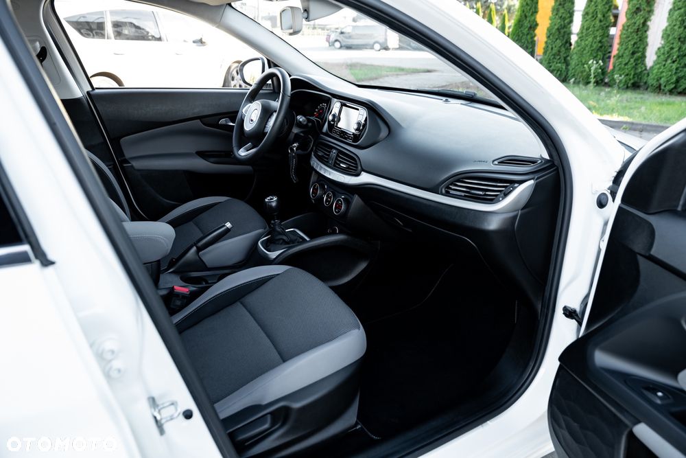 Fiat Tipo 1.6 MultiJet 16v Lounge - 22