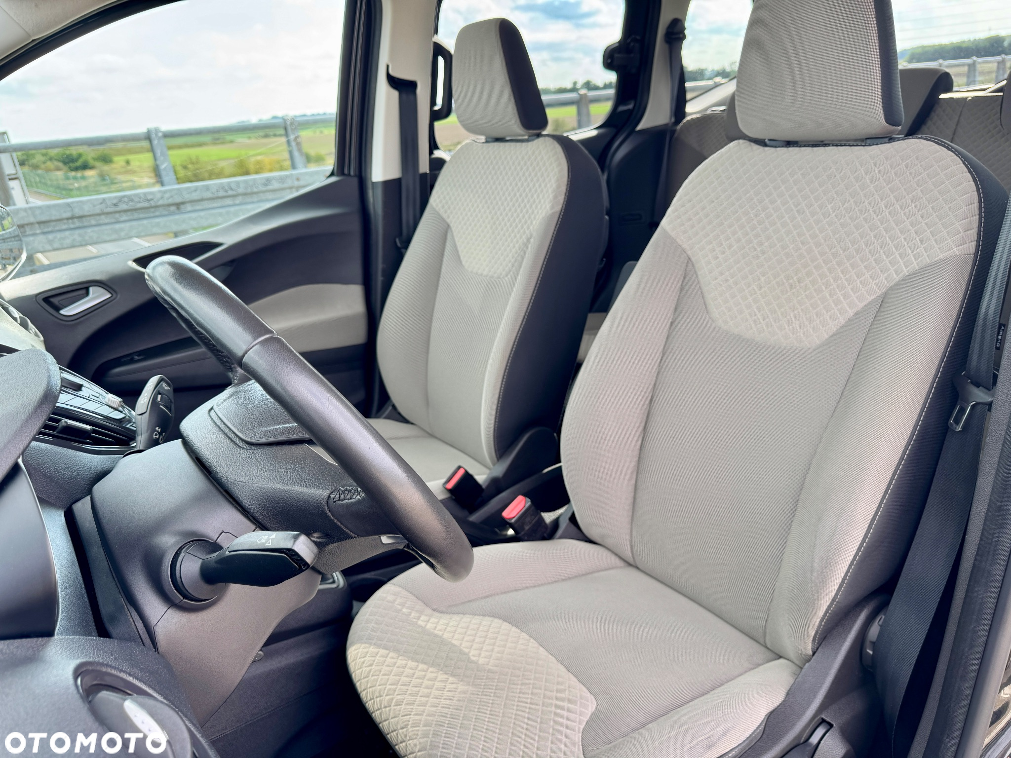 Ford Tourneo Courier 1.0 EcoBoost Titanium - 11