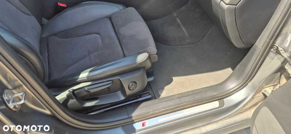 Audi A4 Limousine - 12