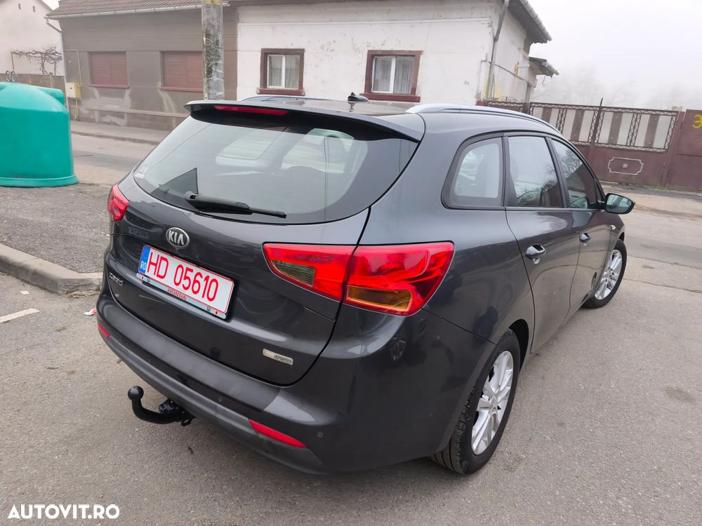 Kia Ceed 1.6 CRDi 128 ISG SW Platinum Edition - 3