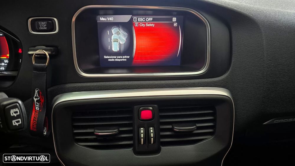 Volvo V40 Cross Country 2.0 D2 Momentum Geartronic - 34