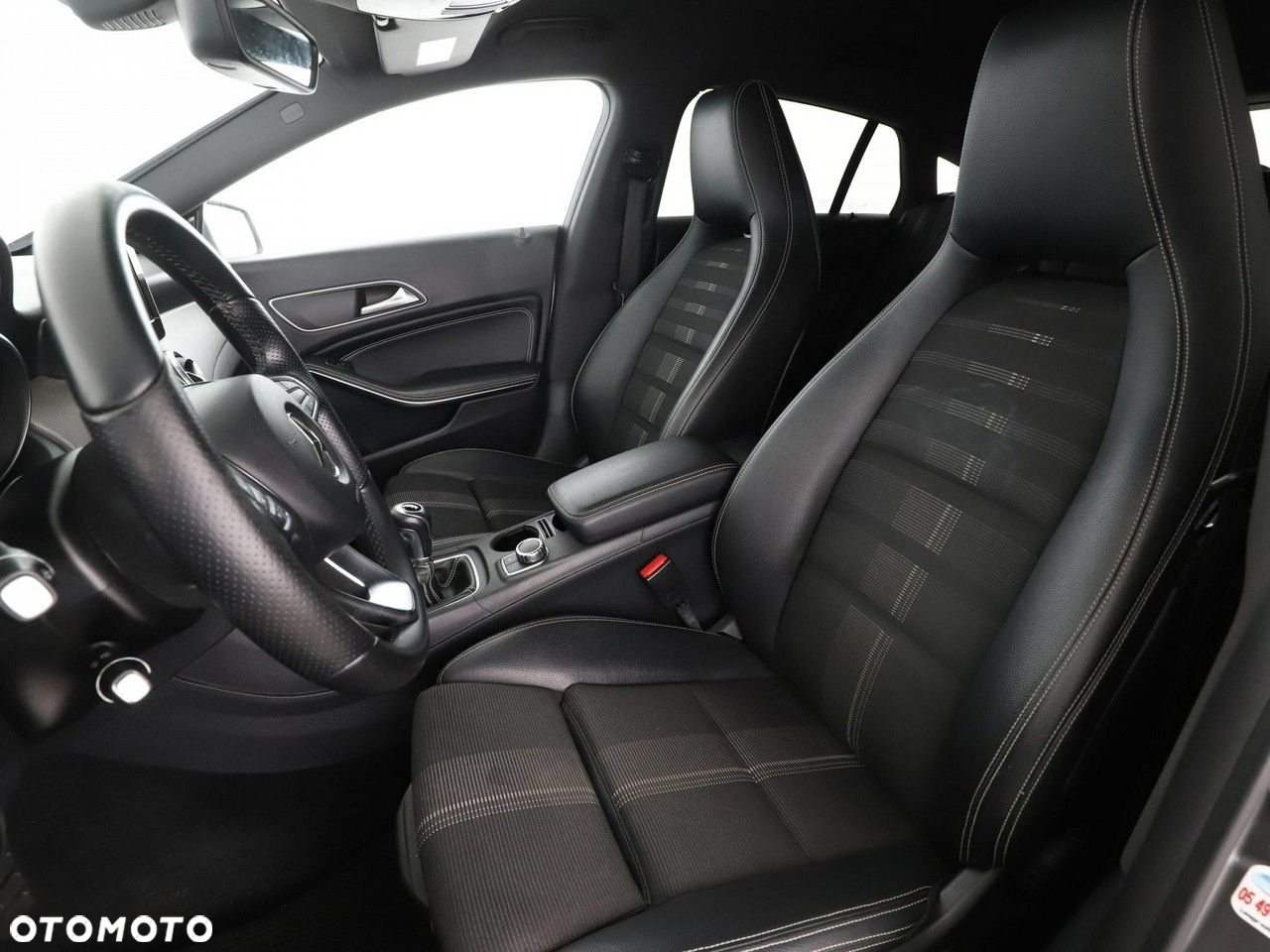 Mercedes-Benz CLA - 12