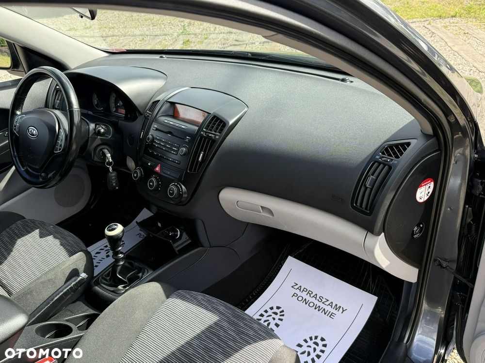 Kia Ceed - 27