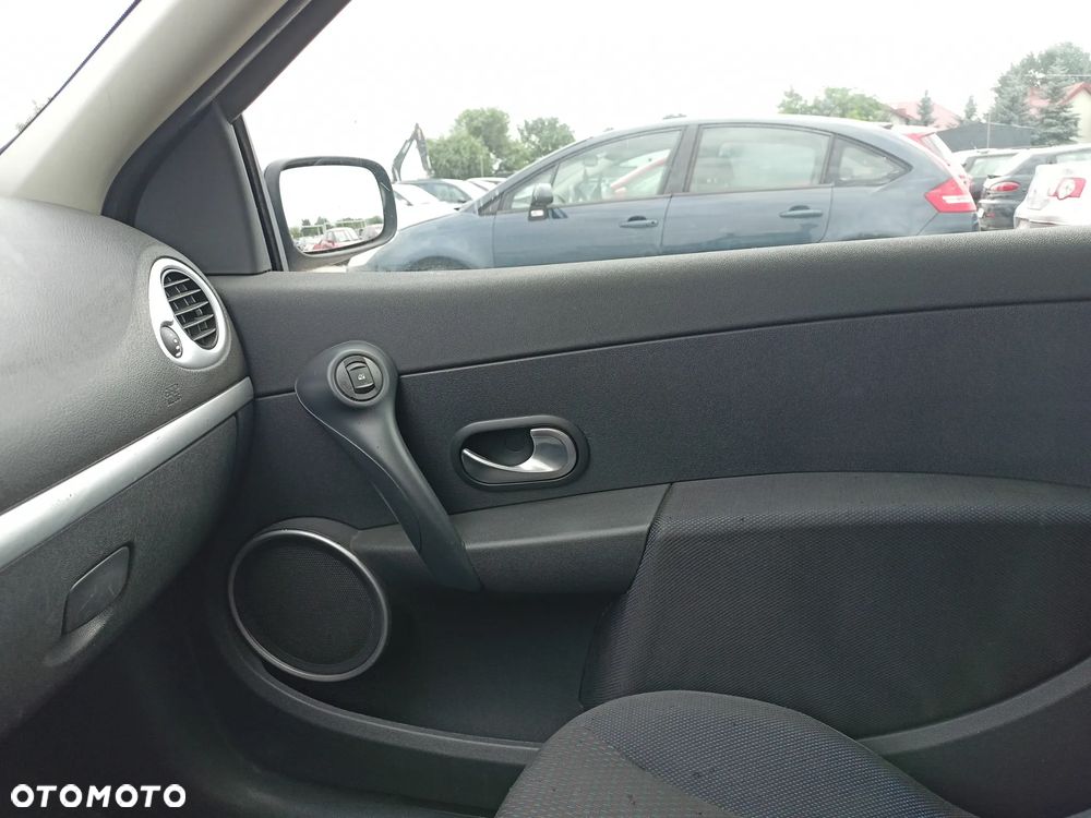 Renault Clio - 13