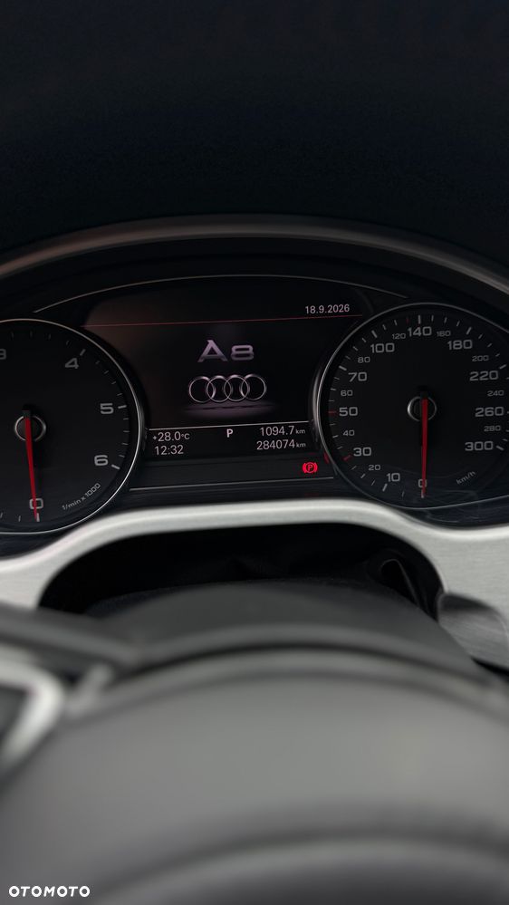 Audi A8 2010 photo 5