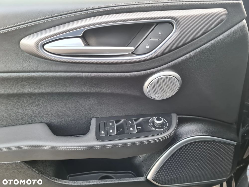 Alfa Romeo Giulia 2.0 Turbo Veloce Q4 - 10