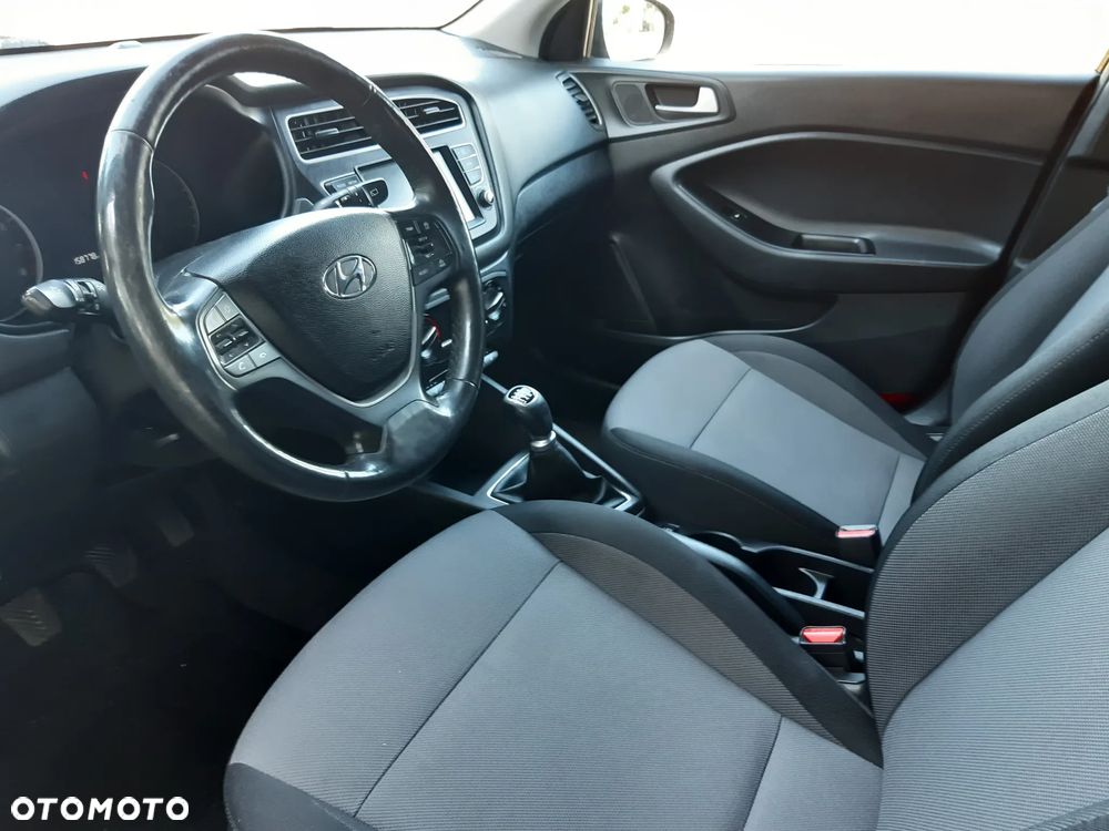 Hyundai i20 blue 1.2 Advantage+ - 15