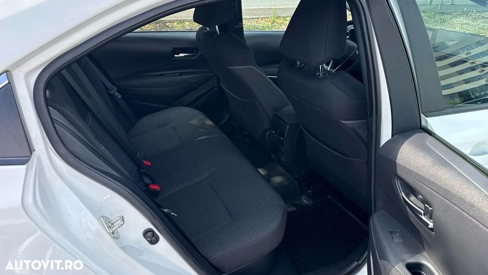 Toyota Corolla 1.8 HSD Business - 17
