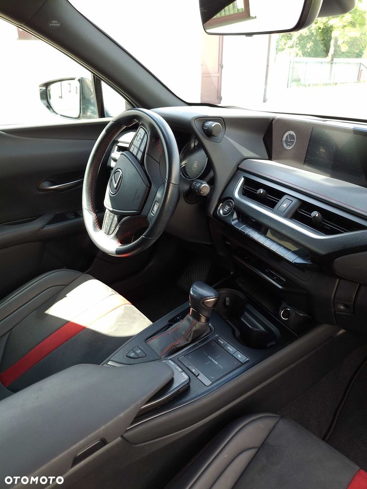 Lexus UX - 15