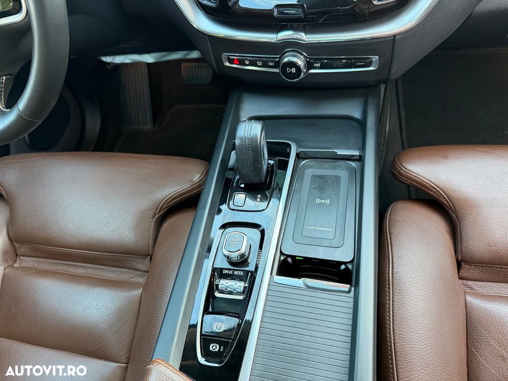 Volvo XC 60 T8 Twin Engine AWD Momentum Pro - 11