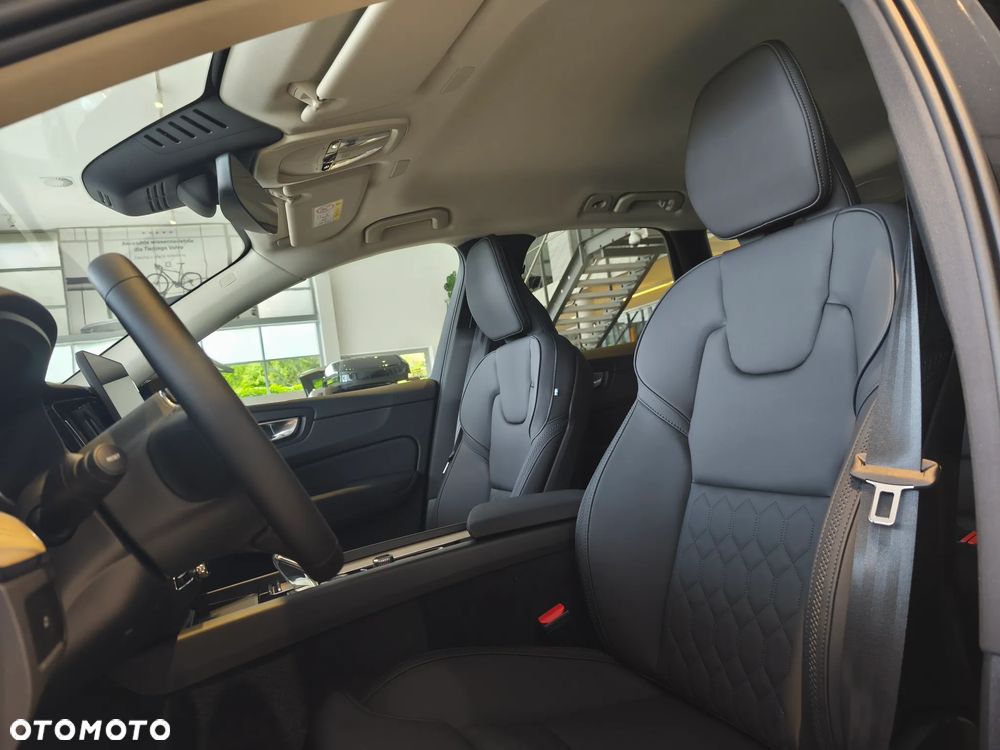 Volvo XC 60 B5 B AWD Ultimate Dark - 14