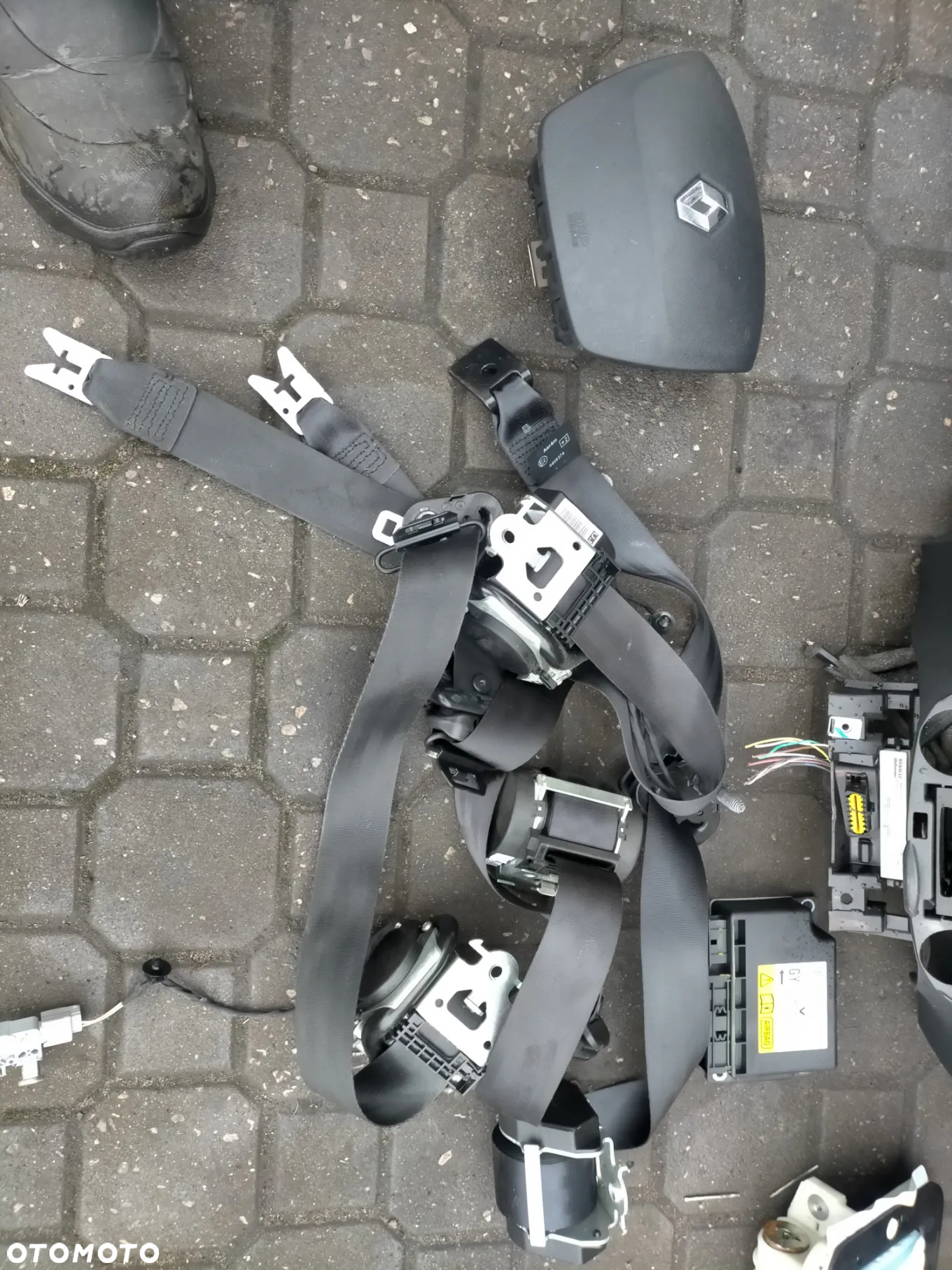 Deska rozdzielcza kokpit , konsola Renault Megane III Kombi , poduszka , pasy , napinacze - 7