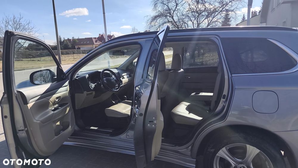 Mitsubishi Outlander 2.2 DI-D 4WD Automatik Diamant Edition+ - 6