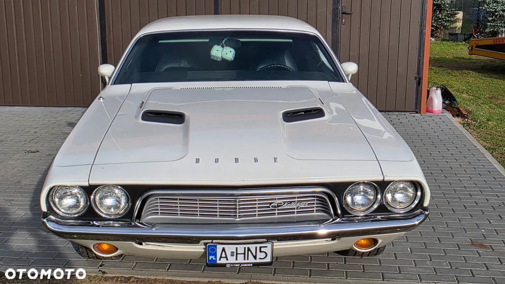 Dodge Challenger - 12