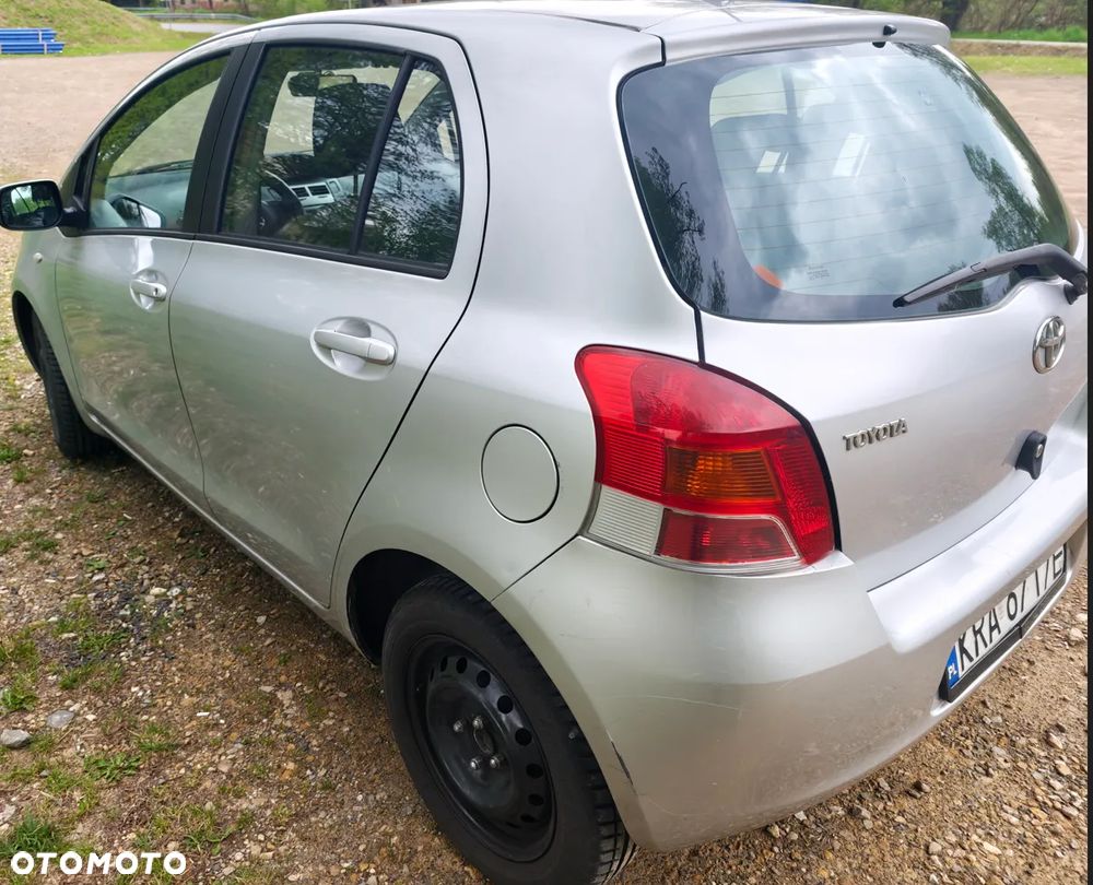 Toyota Yaris - 10