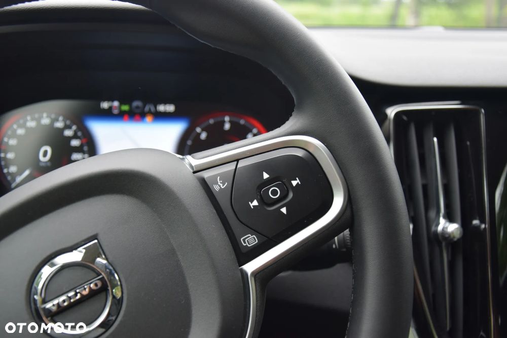 Volvo V60 B4 D Geartronic Momentum Pro - 24