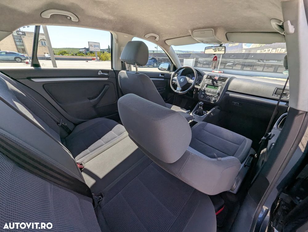 Volkswagen Jetta - 8