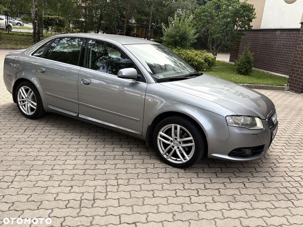 Audi A4 Limousine - 1