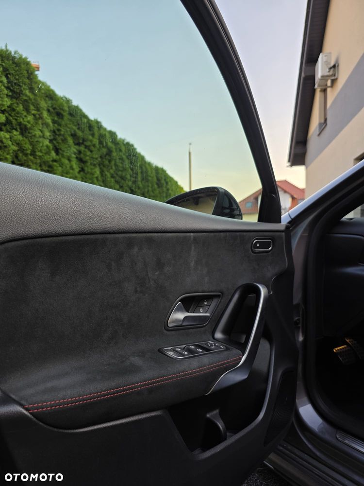 Mercedes-Benz Klasa A 200 d 4-Matic AMG Line 8G-DCT - 36