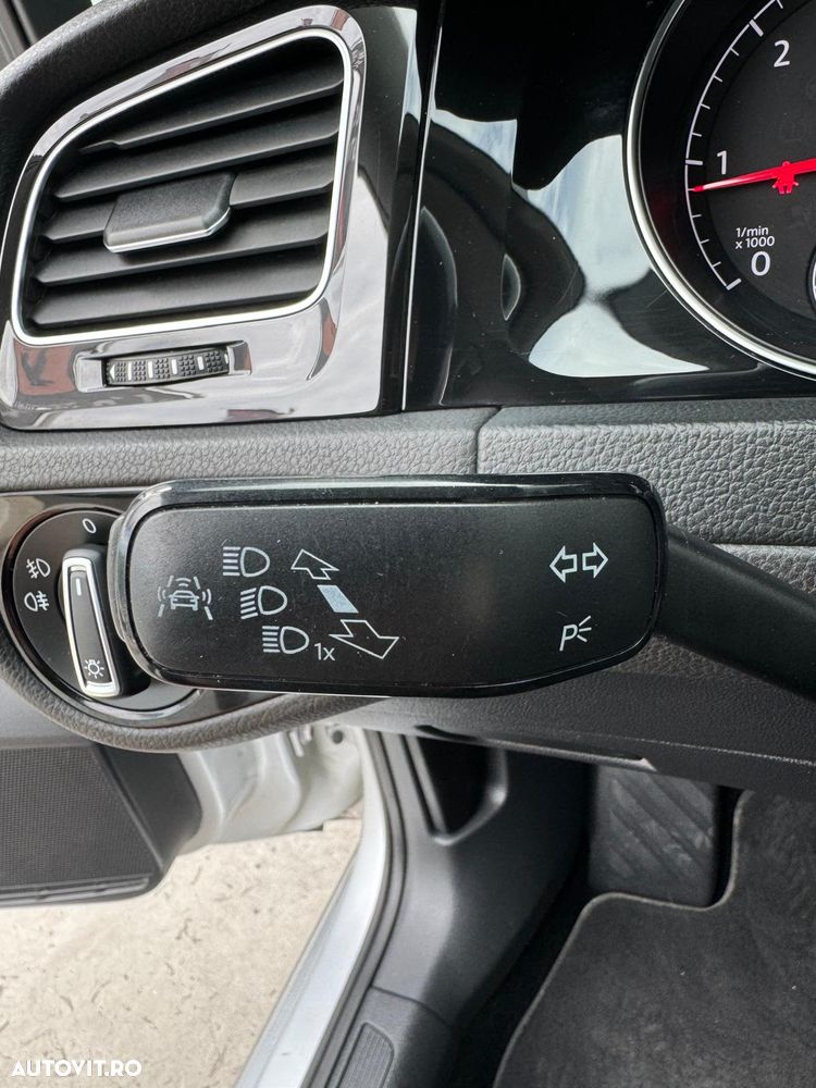 Volkswagen Golf 1.6 TDI DPF DSG Team - 27