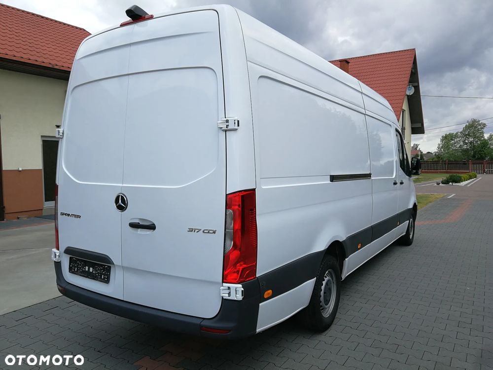 Mercedes-Benz Sprinter - 4