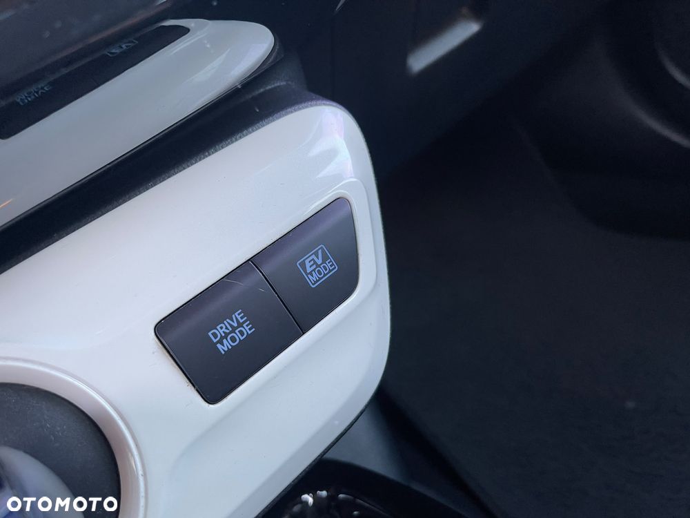 Toyota Prius Hybrid - 24