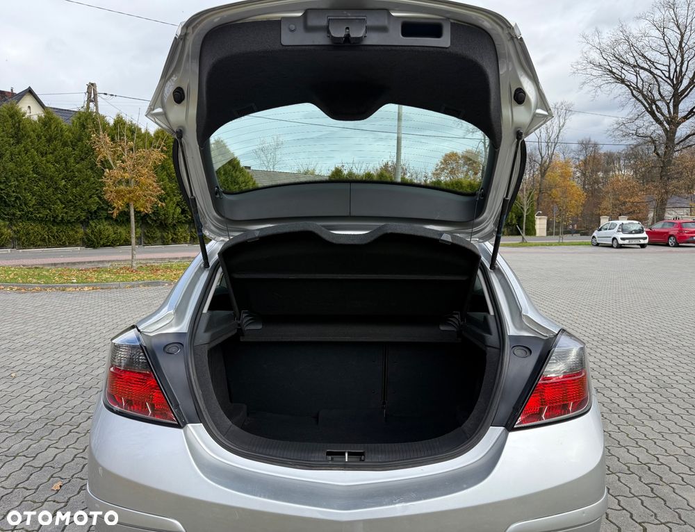 Opel Astra III GTC 1.8 Cosmo - 25
