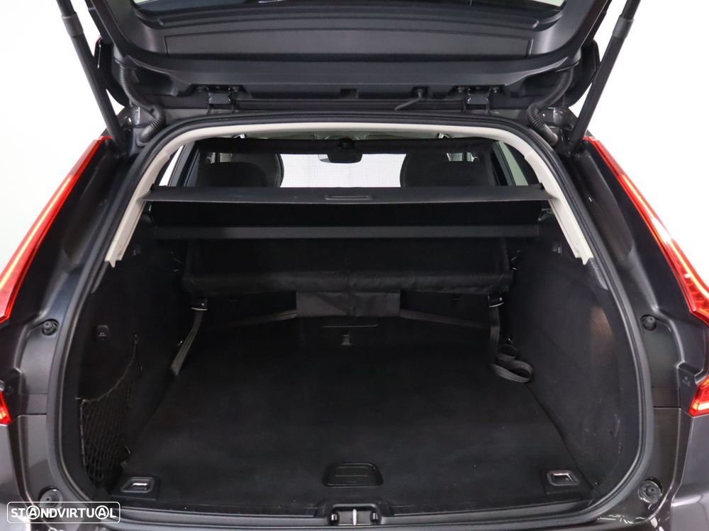 Volvo XC 60 2.0 T6 PHEV Core AWD - 24