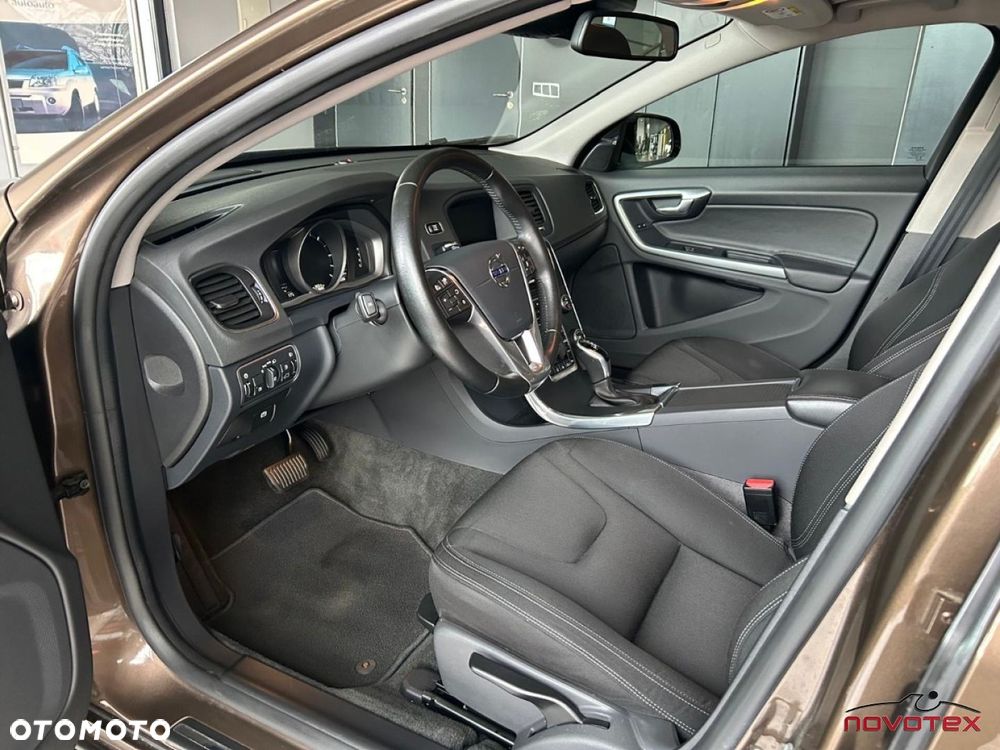 Volvo V60 Cross Country - 8
