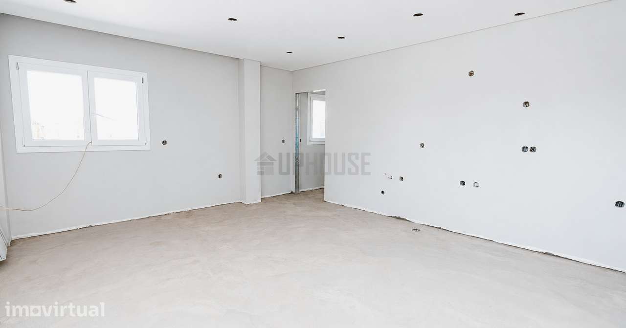 Andar Moradia T1 com Logradouro em Remodelação - A 2 Minutos do Centro - Grande imagem: 3/7