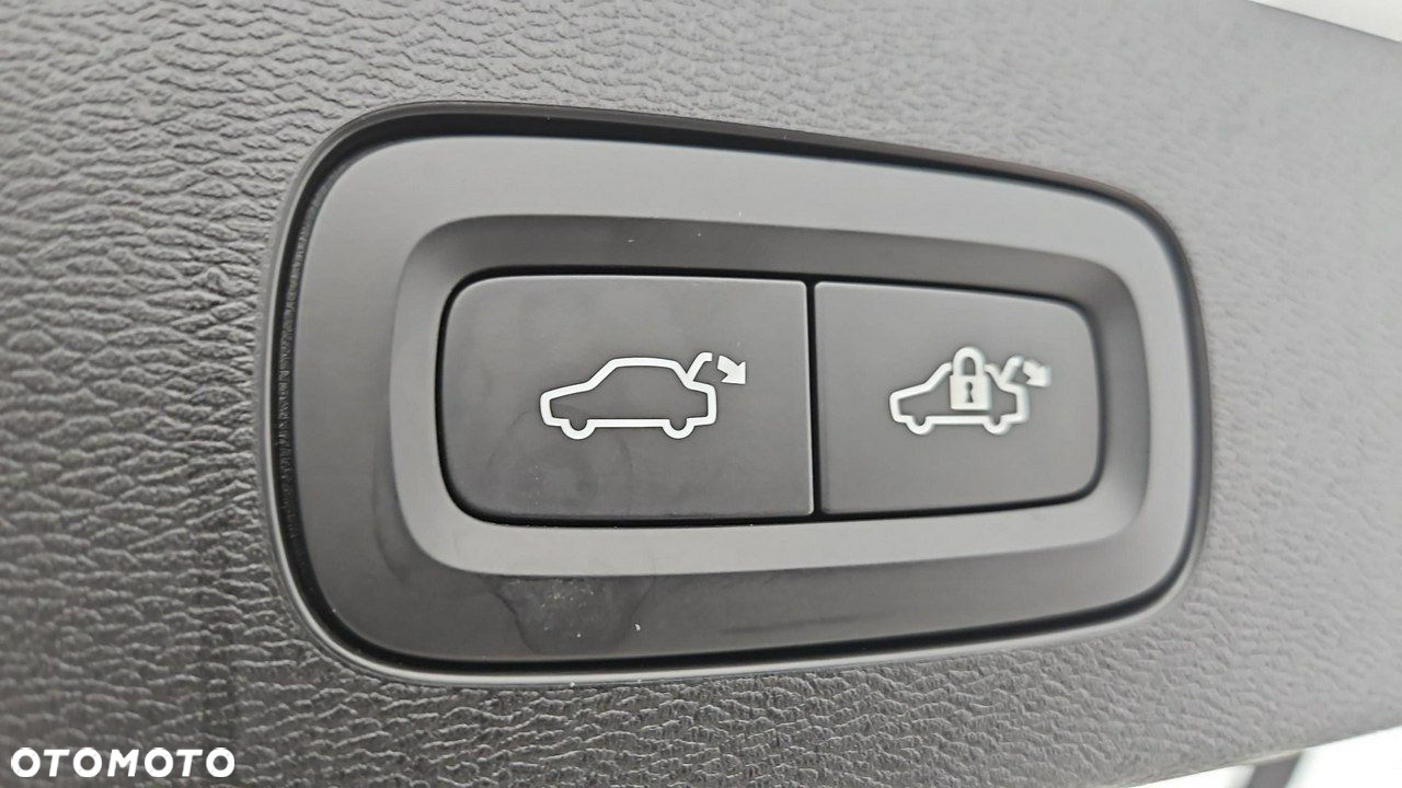 Volvo V60 T8 AWD Plug-In Hybrid R-Design - 25