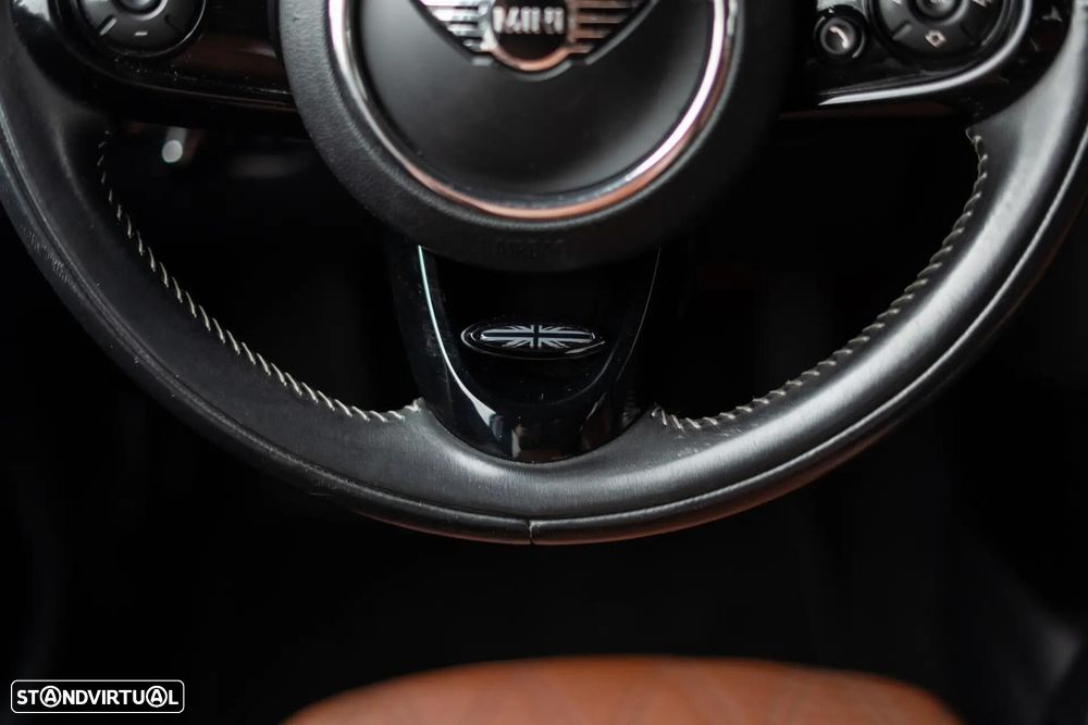 MINI 5 Portas Cooper D Auto - 12