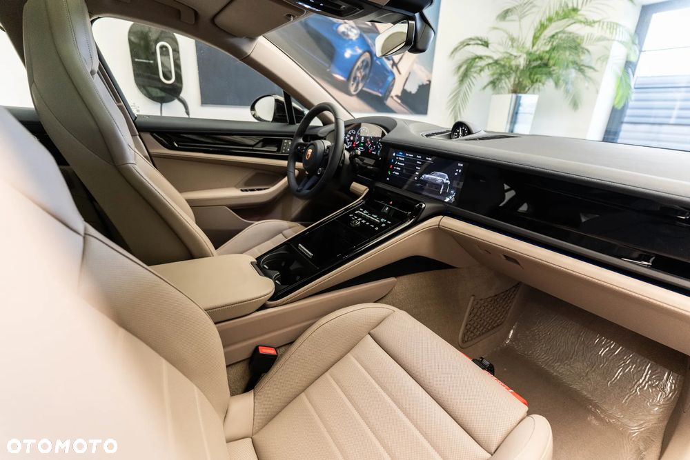 Porsche Panamera 4 E-Hybrid PHEV - 14