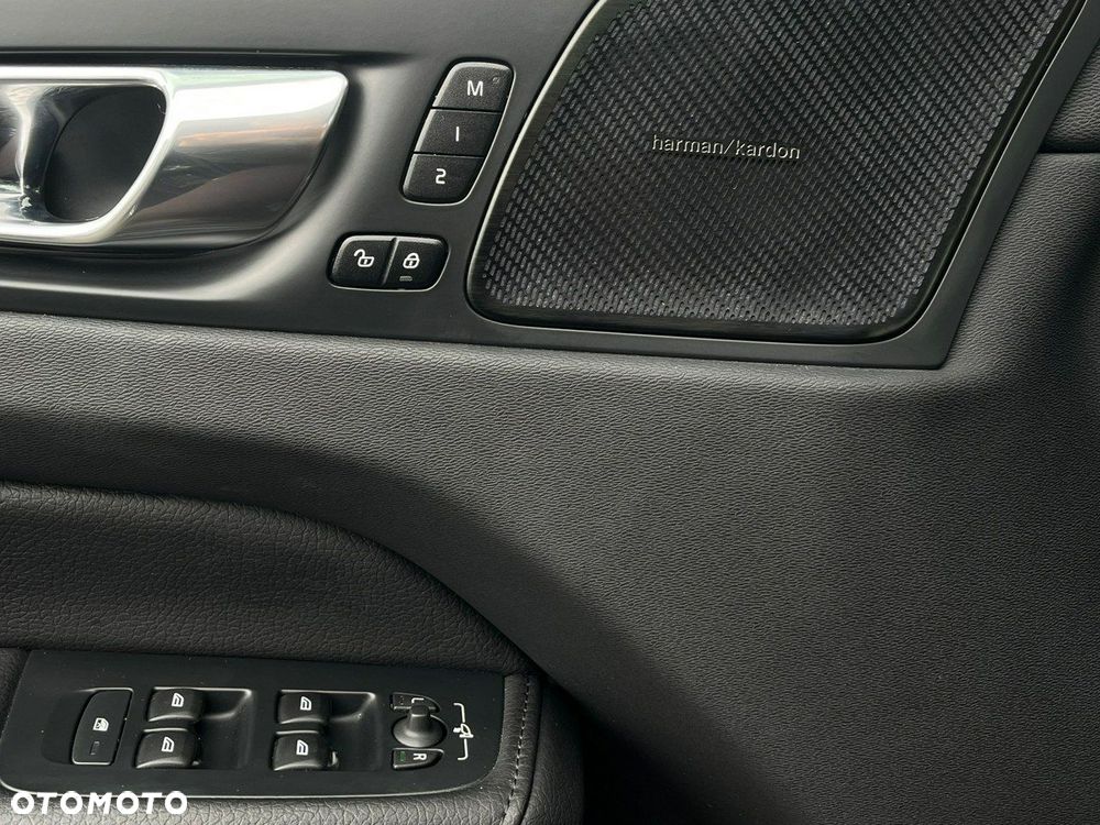 Volvo XC 60 B5 D AWD Inscription - 37