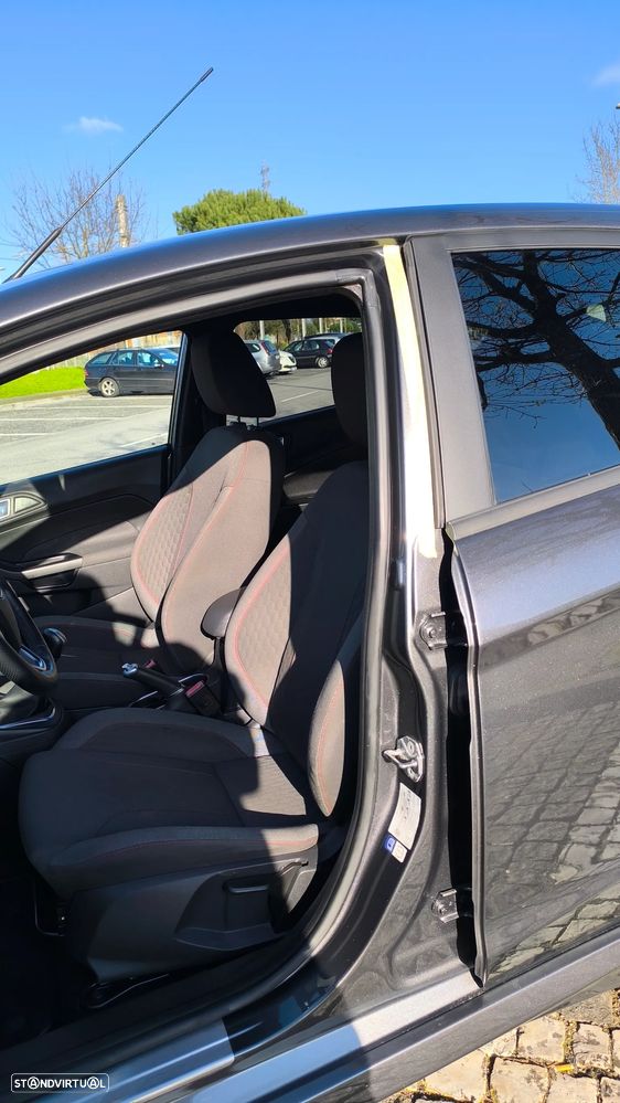 Ford Fiesta 1.5 TDCi S&S ST-LINE - 17