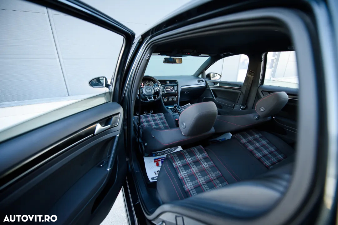 Volkswagen Golf - 12