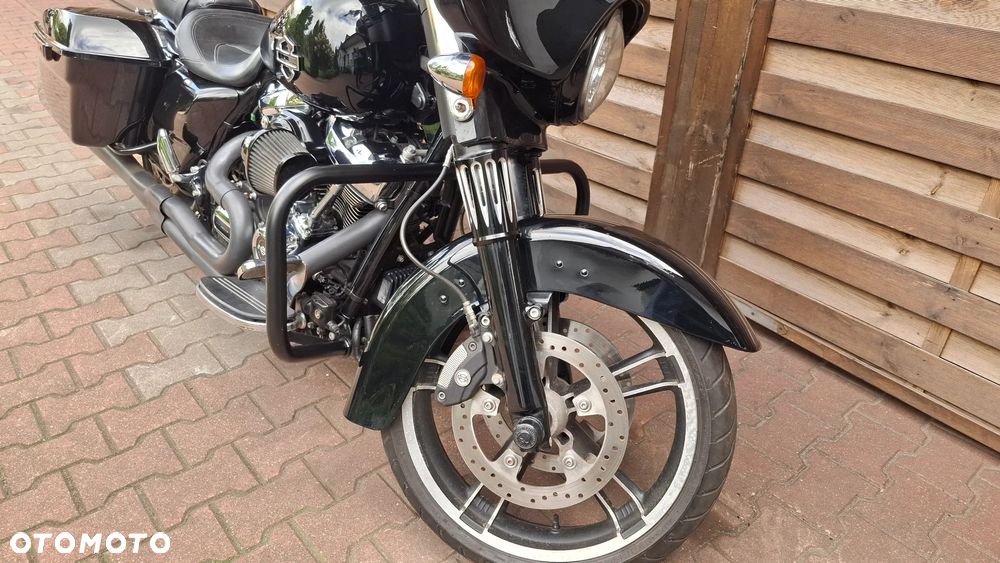 Harley-Davidson Touring Street Glide - 16