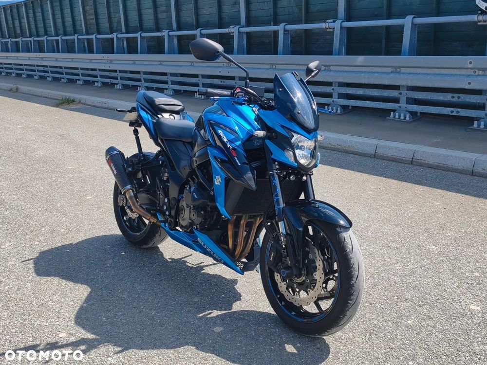 Suzuki GSX - 10