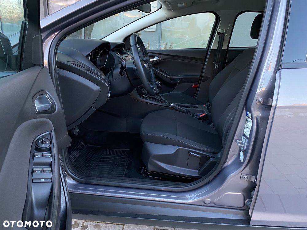 Ford Focus 1.6 Trend - 25