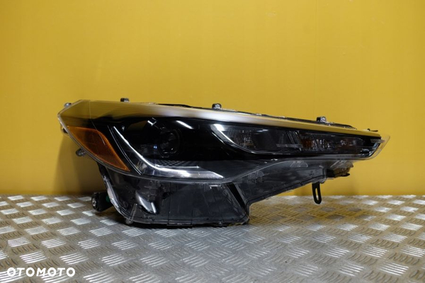 TOYOTA COROLLA CROSS 2022- REFLEKTOR LAMPA FULL LED PRAWA USA