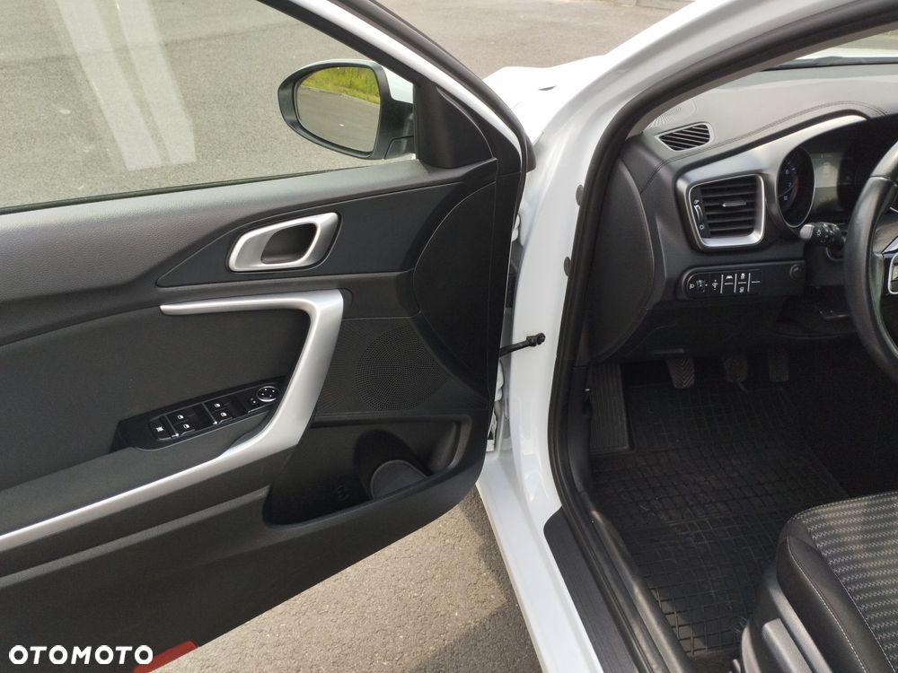 Kia Ceed 1.5 T-GDI M - 10