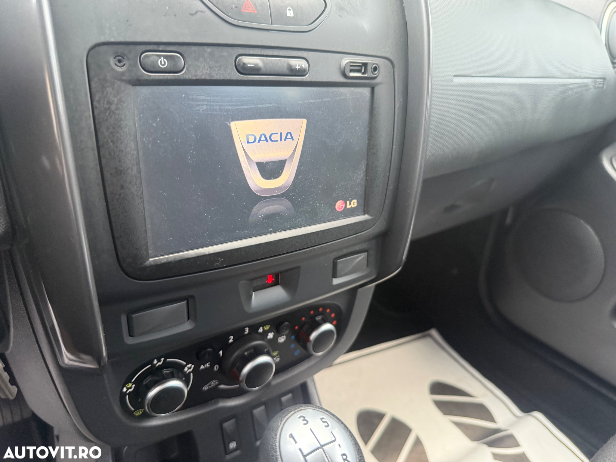 Dacia Duster SCe 115 2WD Essential - 34
