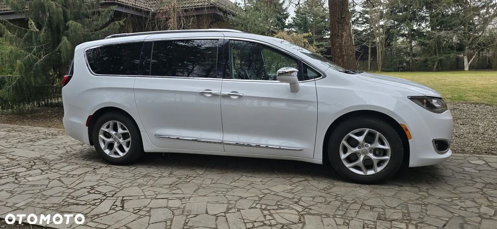 Chrysler Pacifica - 10