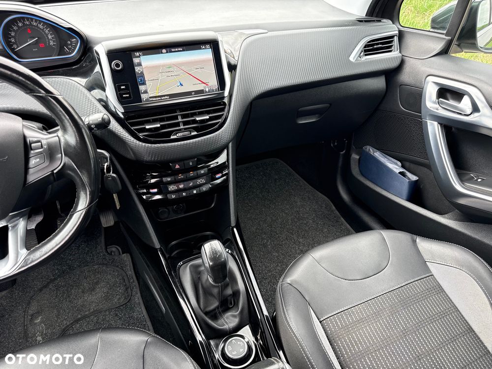 Peugeot 2008 1.2 Pure Tech Allure S&S - 24