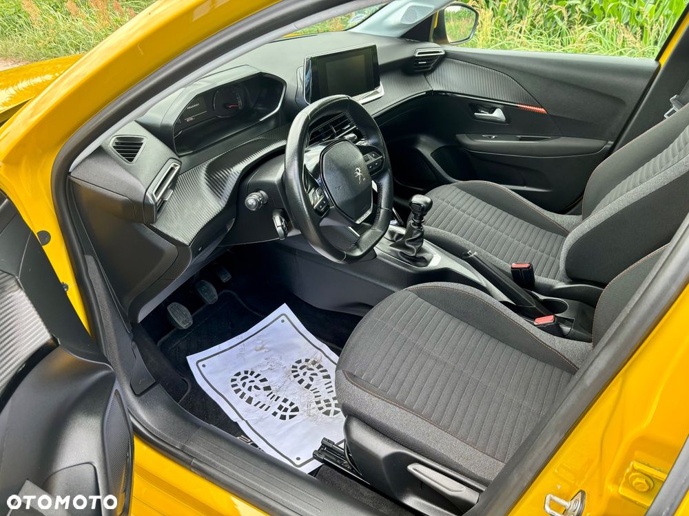 Peugeot 208 - 11