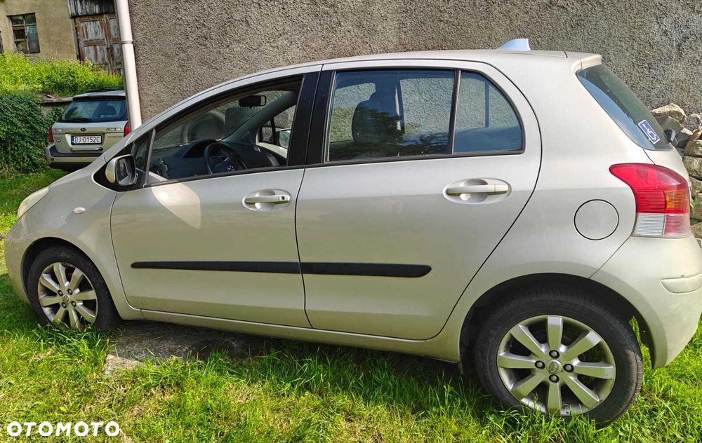 Toyota Yaris - 1