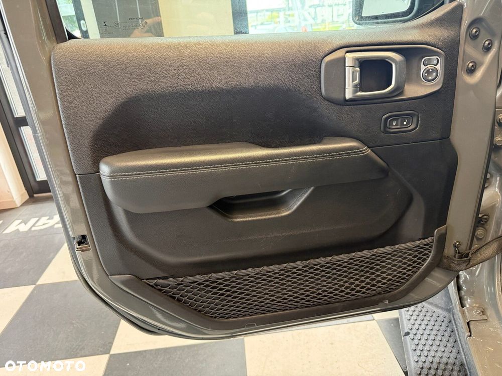 Jeep Wrangler - 21