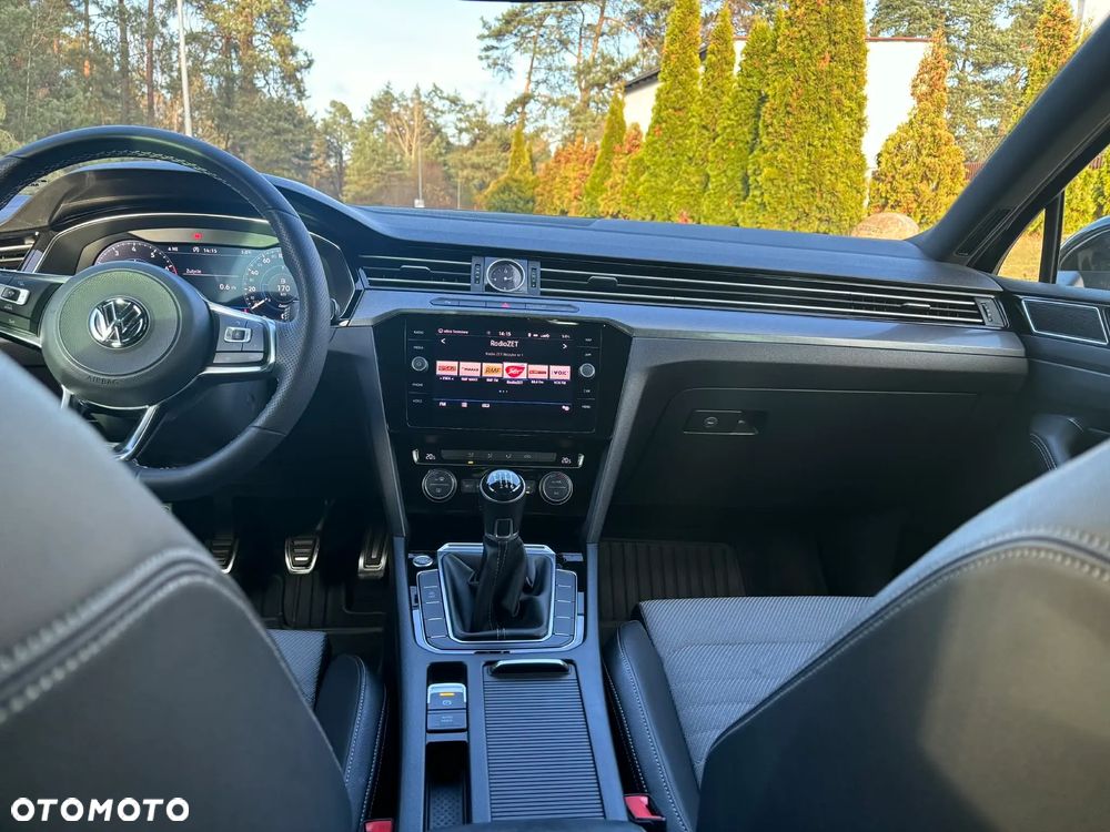 Volkswagen Passat - 12