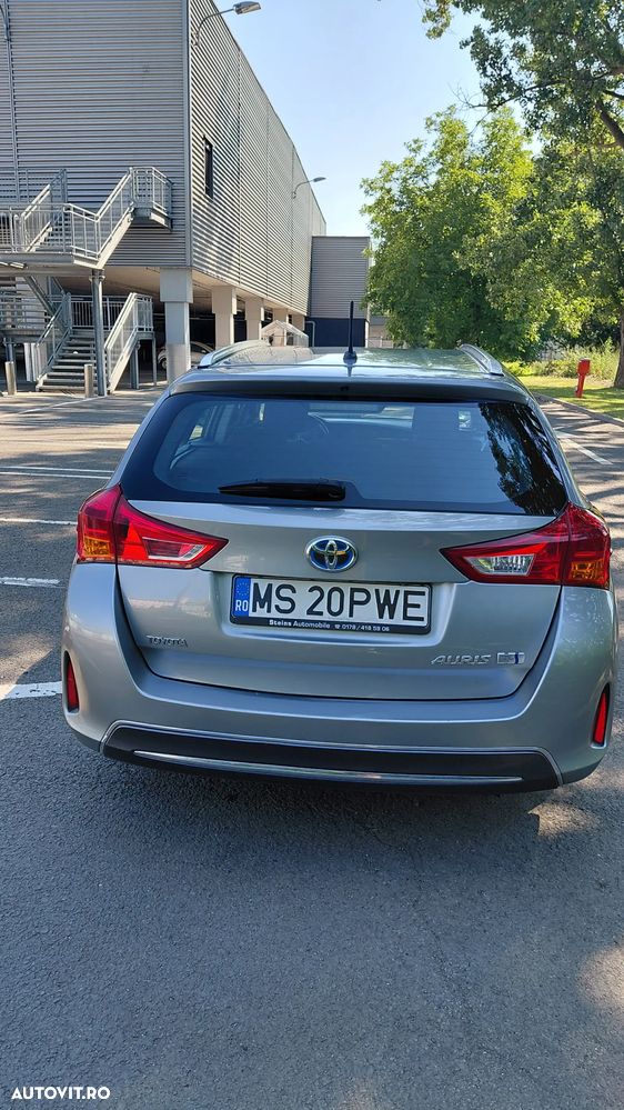 Toyota Auris 1.8 L VVT-i Luna - 2